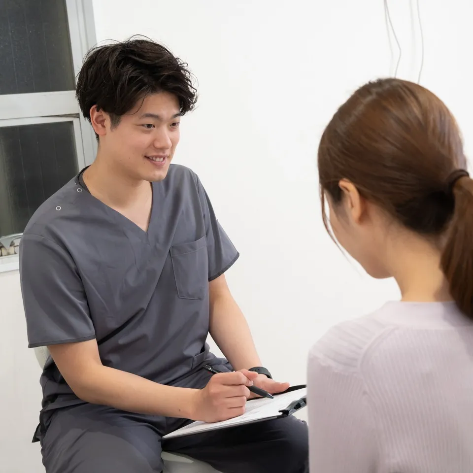 巻き肩にお悩みの皆さま、がじゅまる整骨院ではお家でも簡単にで...